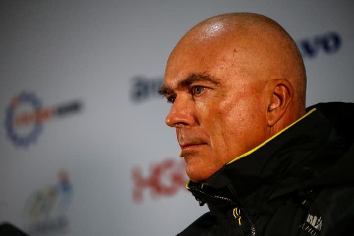   Konnte dem Co-Favoritenstatus seines Teams Brunel bei dieser Auflage bislang nicht gerecht werden: Brunels Skipper Bouwe Bekking. Jetzt aber greifen der achtmalige Rekordteilnehmer, sein Star-Steuermann Peter Burling und die Crew auf dem gelben Boot mit neuen Segeln und frischer Dynamik an. Sie liegen nach den ersten 30 Stunden in Führung