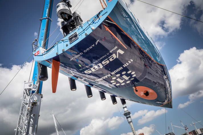   Neuseeländische und italienische Bootsbaukunst haben gemeinsam dafür gesorgt, dass die Vestas-Yacht bei ihrem Comeback nun trotz der Ersatz-Bugsektion wie neu aussieht