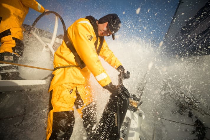   Il lavoro a bordo di Turn the Tide on Plastic diventa sempre più difficile a ogni grado di latitudine verso sud