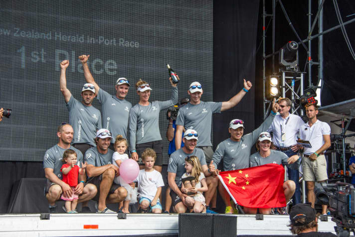   Enfin une victoire : le Dongfeng Race Team de Charles Caudrelier exulte après la course au port d'Auckland