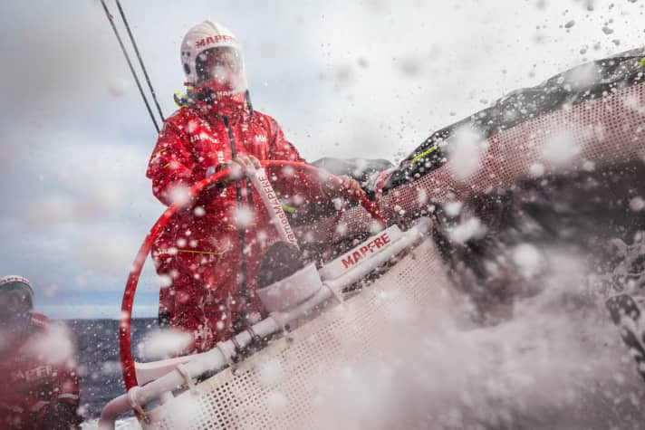   Le frère de Libby Greenhalgh, Rob - ici au volant pour Mapfre - est mieux placé avec son équipe : Les Espagnols sont en tête du classement général et se sont hissés à la deuxième place au cinquième jour de la septième étape.