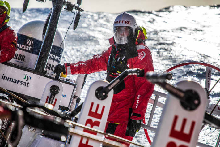   Il team spagnolo Mapfre, che guida la classifica generale, è di nuovo in lotta con il Dongfeng Race Team per il comando.