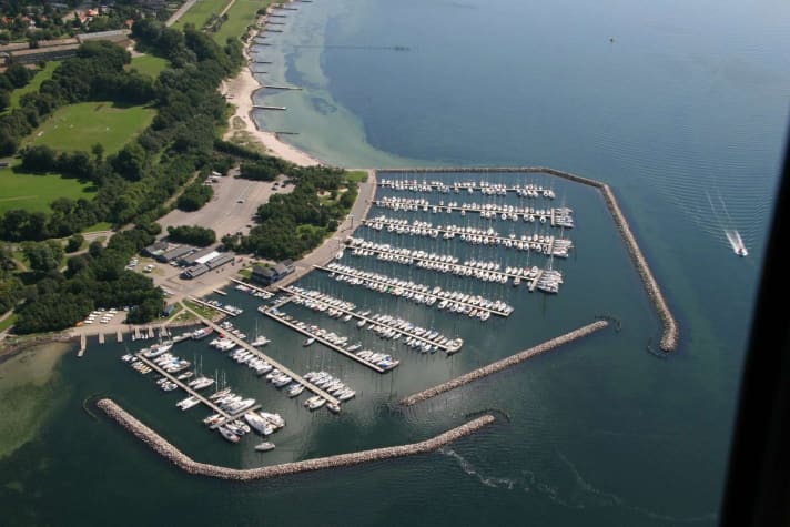   Plenty of space, but not enough for wide boats