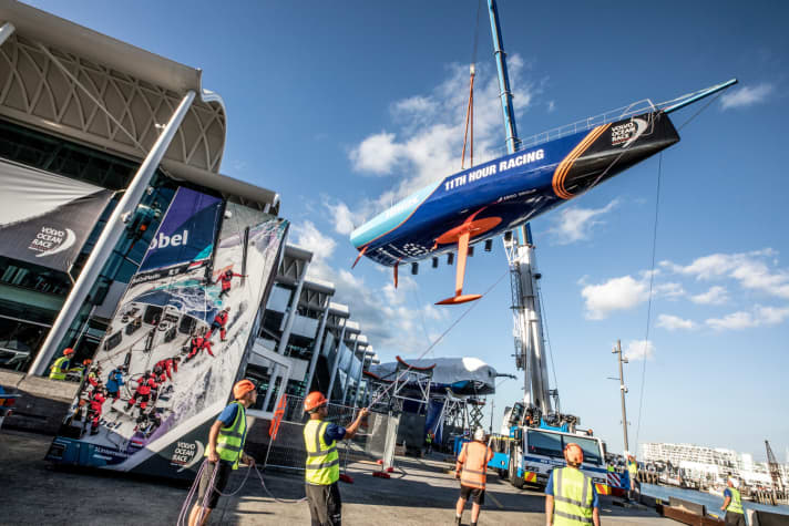   Riparato e ri-motivato: Ad Auckland, il team Vestas 11th Hour Racing è tornato alla 13ª edizione della Volvo Ocean Race dopo aver perso due tappe a causa di una collisione fatale con un peschereccio al largo di Hong Kong. Ora è seguito il prossimo colpo di grazia