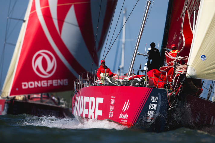   Duello tra favoriti: Mapfre e Dongfeng Race Team hanno aperto l'ottava tappa con battaglie spettacolari.