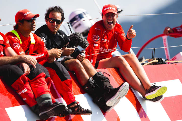   Gute Laune im Team Mapfre: Die Spanier führten die Flotte nach dem Start vor Itajaí an. Olympiasiegerin Tamara Echegoyen freut sich