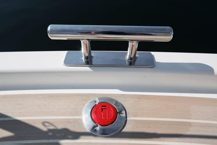 Cela arrive régulièrement : les équipages mettent de l'eau dans la tubulure du diesel. Si l'erreur est détectée suffisamment tôt, il est possible de s'aider soi-même.