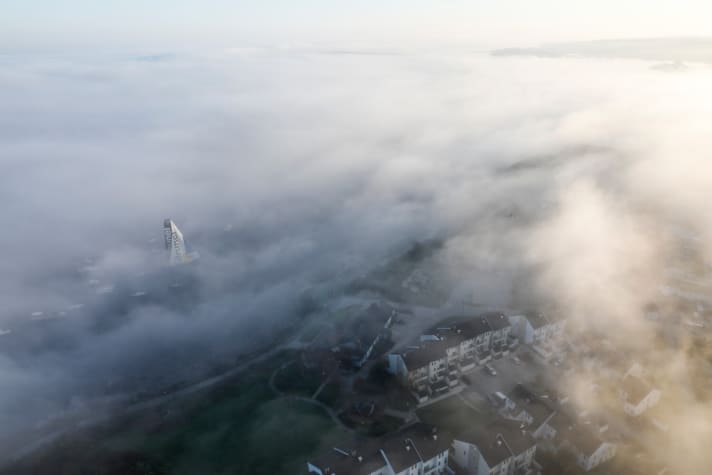   Nebel, Gegenstrom und Flaute machten die Schlussphase der achten Etappe zu einer Nervenschlacht