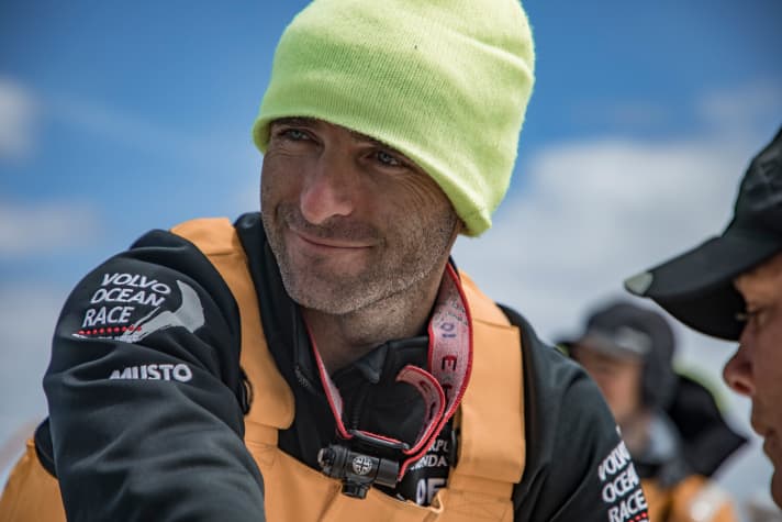   C'est cet ancien vainqueur du Figaro et cet homme doté d'un grand sens de la navigation que Conrad Colman ferait venir dans sa garde : Nicolas Lunven