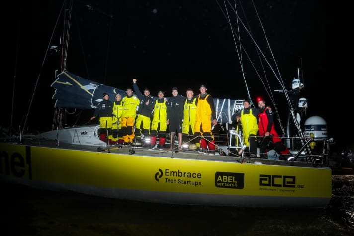   I vincitori dopo aver tagliato il traguardo - per il Team Brunel questa vittoria è stata anche una compensazione per la perdita per un soffio del duello vincente con Mapfre nella tappa 9