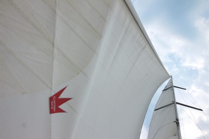 Zu lose: Horizontale Falten sind nur bei Schwachwind gut