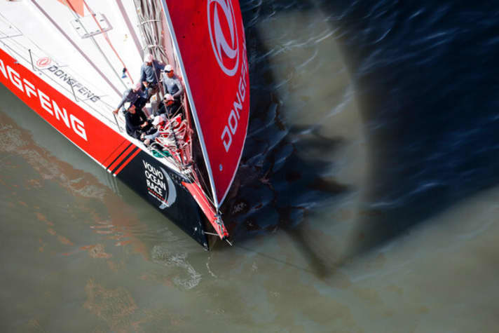   Kamen zum Auftakt der zehnten Etappe nicht optimal in Fahrt: Charles Caudrelier und sein Dongfeng Race Team