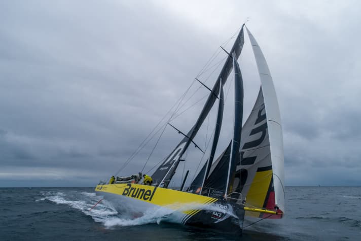   Que peut encore faire l'équipe Brunel dans cette étape ? Les Néerlandais ont encore plus besoin d'une victoire d'étape que Mapfre et Dongfeng pour conserver leurs chances de remporter le classement général. Après une performance exceptionnelle dans le Southern Ocean, Bouwe Bekking et son équipe sont considérés comme capables d'affronter la dépression tempétueuse de la mer du Nord.