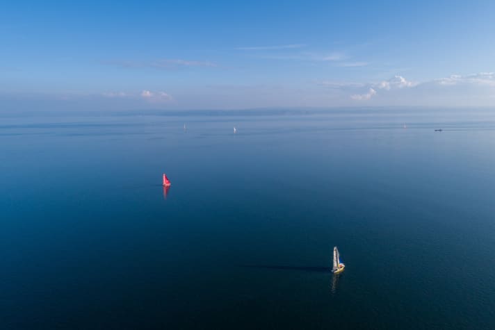   Une navigation estivale molle pour les équipes de la Volvo Ocean Race. La 10e étape a commencé au ralenti