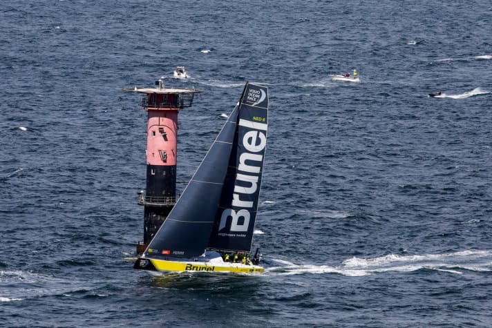   Den Start hatte sich Bouwe Bekkings Team Brunel anders vorgestellt. Jetzt heißt es im Kampf um den Gesamtsieg: Nichts wie hinterher…