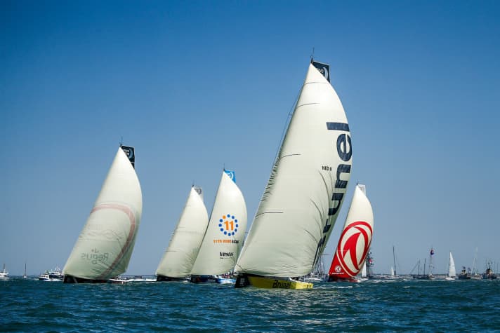   Il Team Brunel di Bouwe Bekking ha dominato l'intera ultima gara portuale, come in questo caso