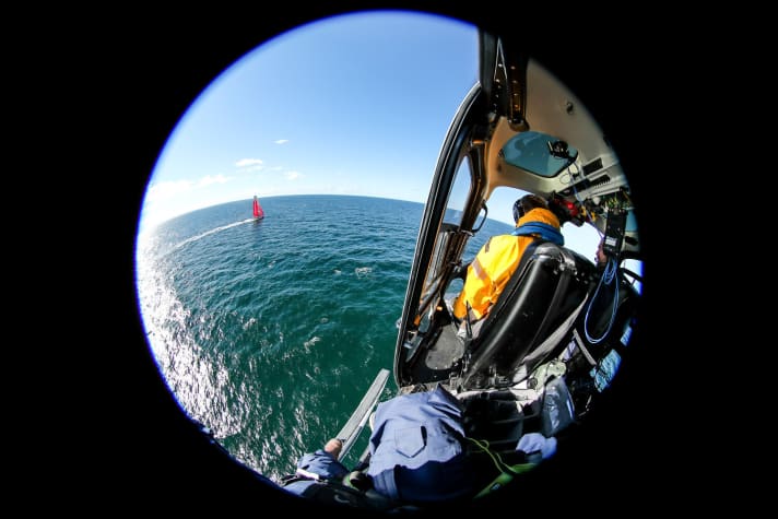   Dal punto di vista della fotografa della Volvo Ocean Race Ainhoa Sanchez: Dongfeng Race Team in testa all'ora di pranzo del venerdì