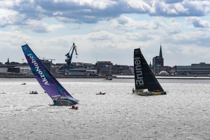   Hier ringen Brunel und AkzoNobel vor Aarhus miteinander um jeden Meter Vorsprung. Die beiden holländischen Boote sind inzwischen wieder deutlich dichter an die beiden führenden Boote herangerückt