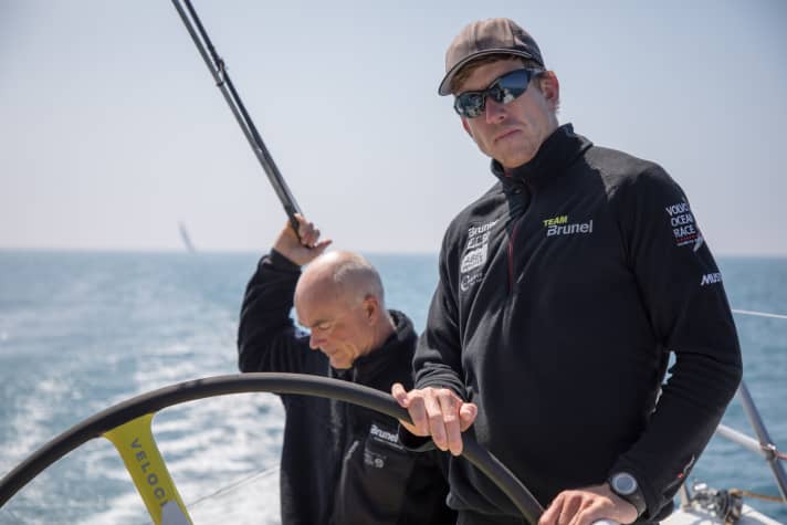   Peter Burling al timone di Team Brunel di Bouwe Bekking nella 13a edizione della Volvo Ocean Race