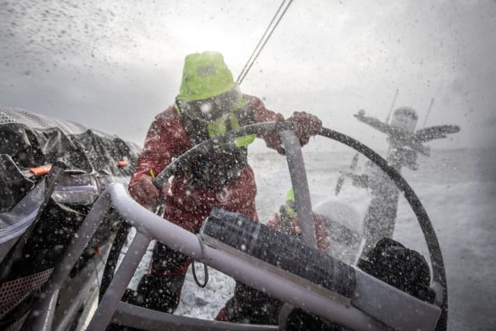   Sulle barche aperte VO65, i marinai hanno dovuto lottare con le forze della natura.