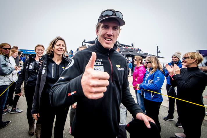   Peter Burling arriva a Kiel con il prodiere Blair Tuke