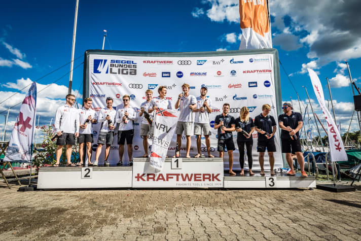   Les vainqueurs du sommet de la première division fêtent ici à Berlin