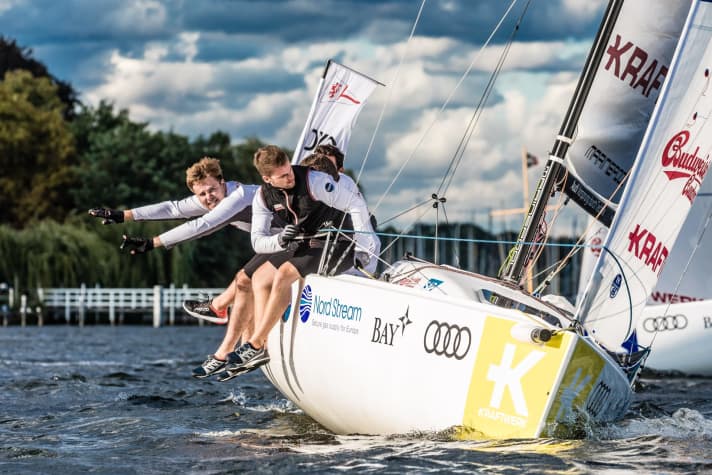   Segelte auf dem Wannsee auf Platz 2 und rückte in der Tabelle auf Platz 12 vor: das Team des Düsseldorfer Yacht-Club