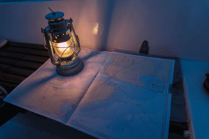   Une lampe à pétrole traditionnelle a servi de référence