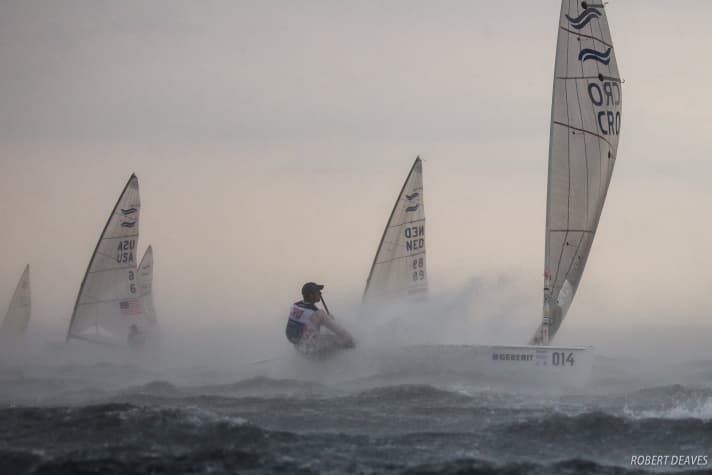   Die Front überfiel die Finn-Goldflotte bei ihrem letzten Rennen vor dem Finale