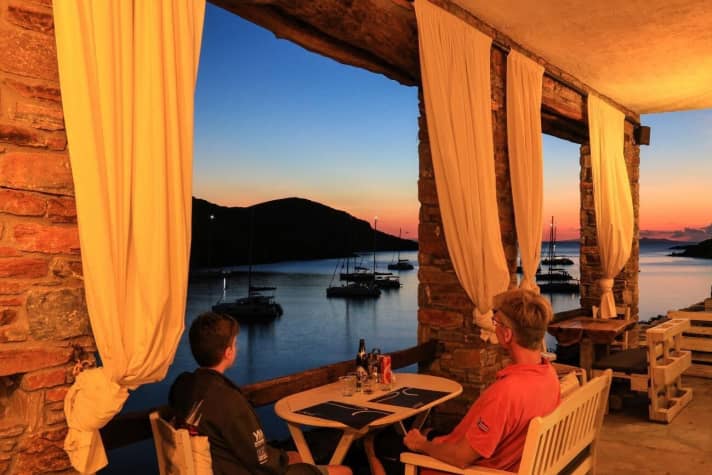   Serate accoglienti nella taverna sopra la baia
