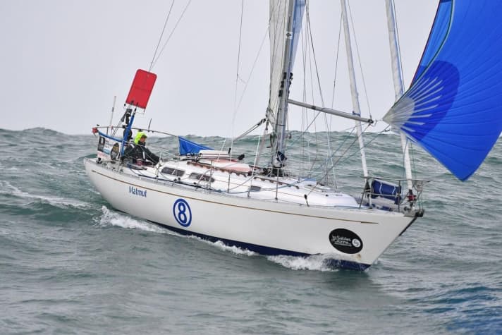   Surfant sur la vague vers la ligne d'arrivée : Jean-Luc Van Den Heede sur son Rustler 36 "Matmut", vainqueur de la Golden Globe Race 2018, organisée à l'occasion du 50e anniversaire de la première course autour du monde sans escale de 1968/69.