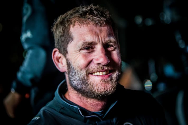   Dongfeng skipper Charles Caudrelier and his team have taken the lead in the 13th Volvo Ocean Race after seven of eleven legs. However, with just one point ahead of their former sparring partners and rivals Team Mapfre, the red-red duel remains for the time being