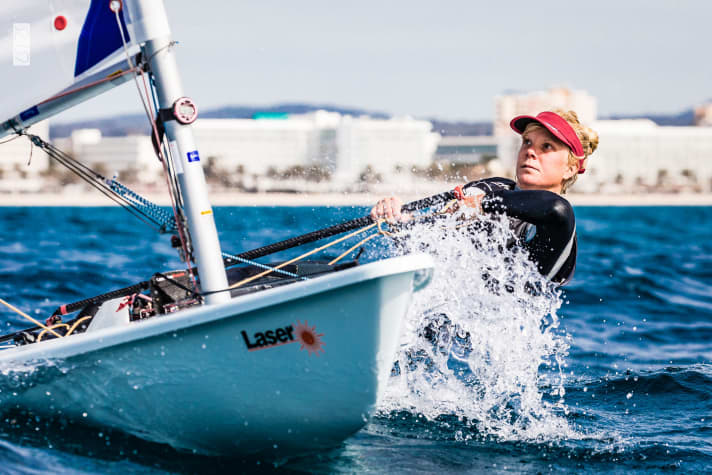   Svenja Weger ha conquistato la sua prima vittoria della giornata nella sesta regata della flotta Laser Radial.