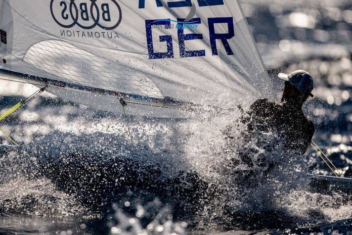   Pour lui, les Championnats du monde de Laser peuvent arriver en février à Melbourne : Philipp Buhl se réjouit de l'ouverture de la saison à Down Under.