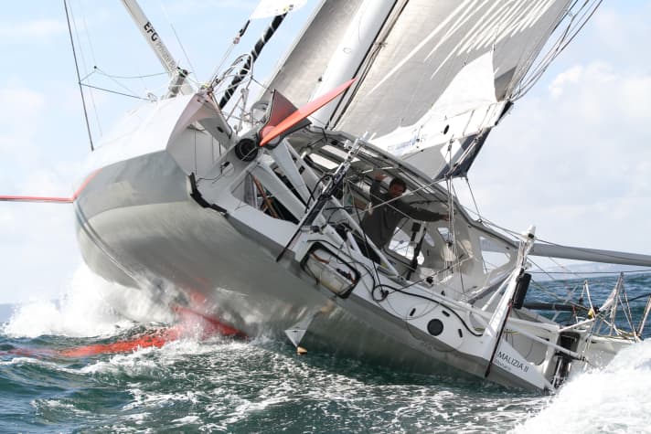   Adieu, "Malizia II" ! On ne verra plus le yacht Imoca de Boris Herrmann sous ce look. Il sera remis en service à la fin du printemps, avec de nouveaux foils, en fonction de l'évolution de la crise de Corona.