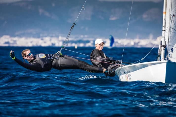   Frederike Löwe e Anna Markfort non hanno avuto un percorso fortunato ai Campionati Europei di San Remo, ma possono ancora qualificarsi per le Olimpiadi come altri equipaggi di 470 nelle gare femminili e maschili.