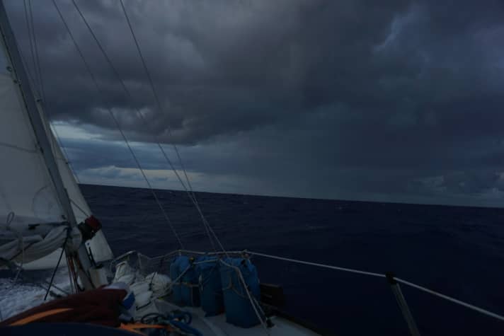   Gewitterwolken am Horizont