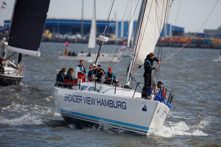   Le "Broader View Hamburg" en action lors de la semaine de la mer du Nord
