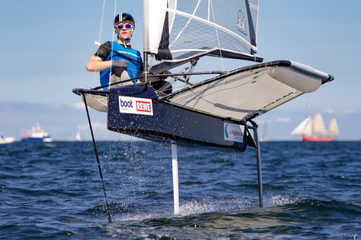  Max Lutz, le héros local du Kieler Yacht-Club, est deuxième après la première journée.