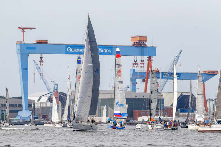   The scene on the inner fjord with the eventual silver ribbon winner "Desna" was captured by Kieler Woche photographer Christian Beeck