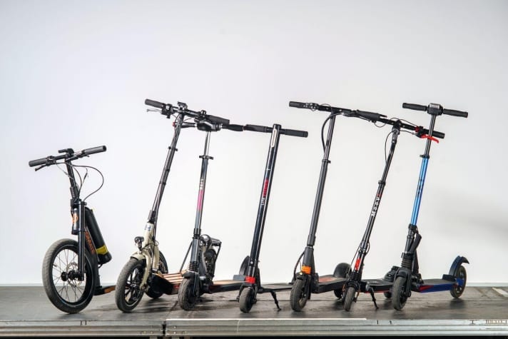   Zulassungspflicht: Vier der getesteten E-Scooter dürfen hierzulande nicht auf öffentlichen Straßen benutzt werden