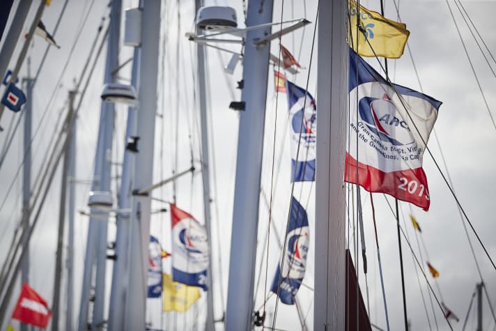   Sfilata di bandiere delle imbarcazioni ARC e ARC+ 2019 nel porto di Las Palmas di Gran Canaria