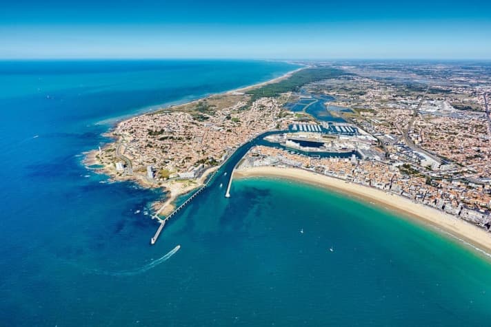   Il Vendée Globe ha reso famoso l'ingresso del porto di Les Sables d'Olonne. È qui che inizierà la grande avventura dei mini-velisti nei prossimi tre anni.