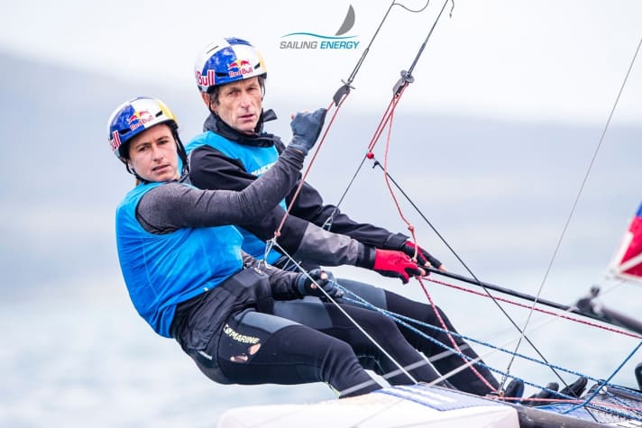   Al quinto posto nel Nacra 17 dopo le qualificazioni: i campioni olimpici Santi Lange e Cecilia Carraza Saroli dall'Argentina. Il duro lavoro che devono affrontare è scritto sui loro volti.