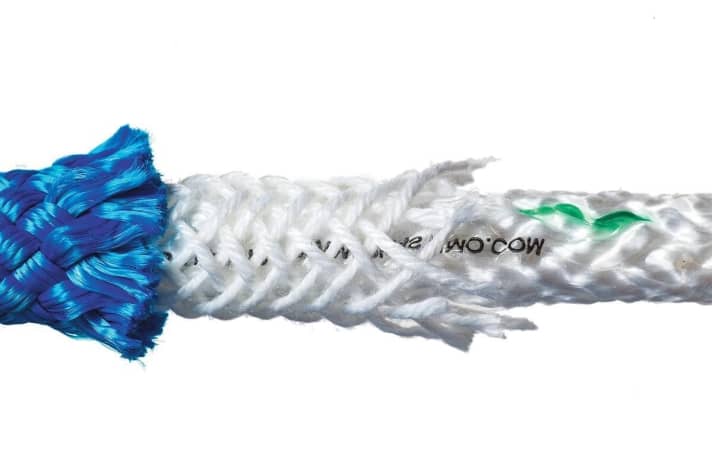   Per le drizze, una guaina intermedia può migliorare le forze di tenuta nello stopper, ma non è necessaria per tutte le costruzioni di corda.