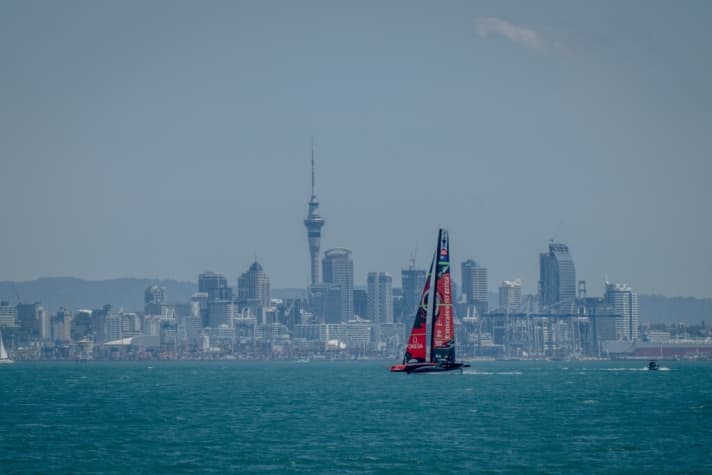   The Emirates Team New Zealand trains at Hauraki Golf