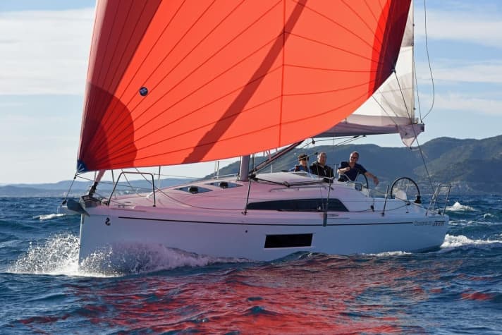   Compact & correct : Oceanis 30.1