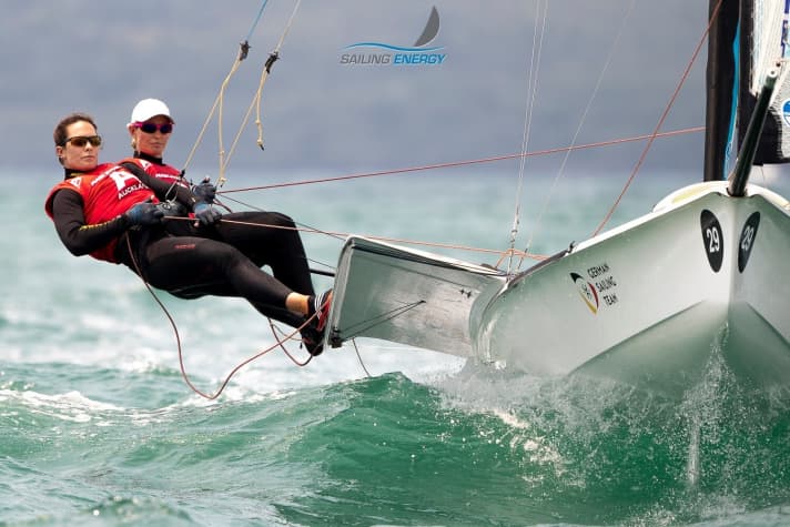   Malgré l'accident, l'objectif n'a pas changé : Tina Lutz et Susann Beucke se battent pour obtenir leur billet pour la régate olympique de 49erFX à Enoshima.
