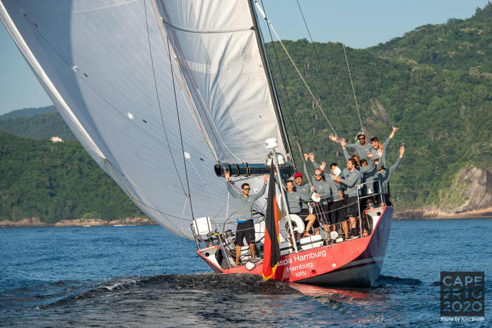   Il giovane equipaggio festeggia il suo successo