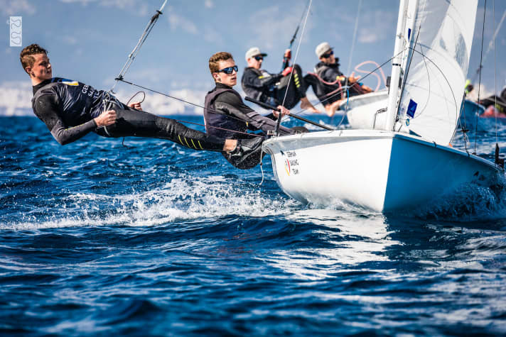   S'entraîner pour réussir en dériveur 470, qui ne sera toutefois plus navigué que par des équipes mixtes à partir des Jeux olympiques de 2024 : Daniel Göttlich et Linus Klasen de Berlin
